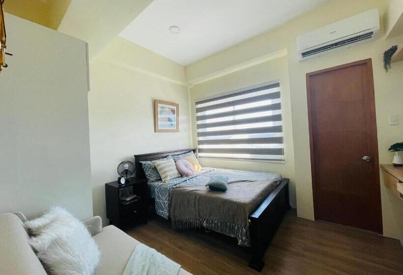 디럭스 트리플 룸, Northwoods Place Condominium