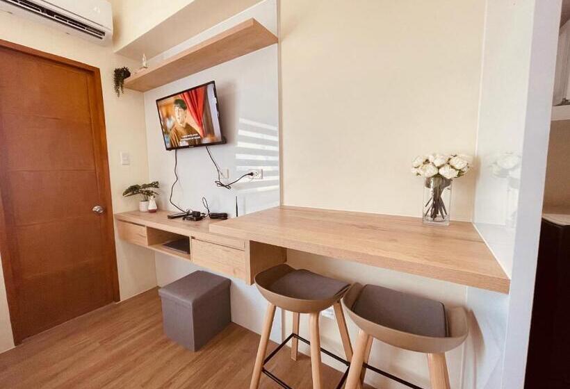 디럭스 트리플 룸, Northwoods Place Condominium