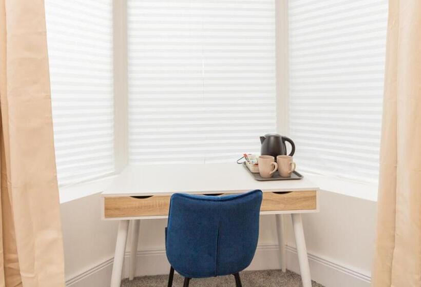 Номер Стандарт, Cosy And Chic Ensuites In Oldham Sociable House