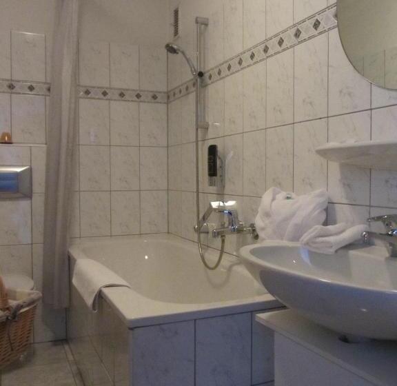 Трехместный Номер Стандарт с Балконом, Ferienhotel Schwarzwälder Hof