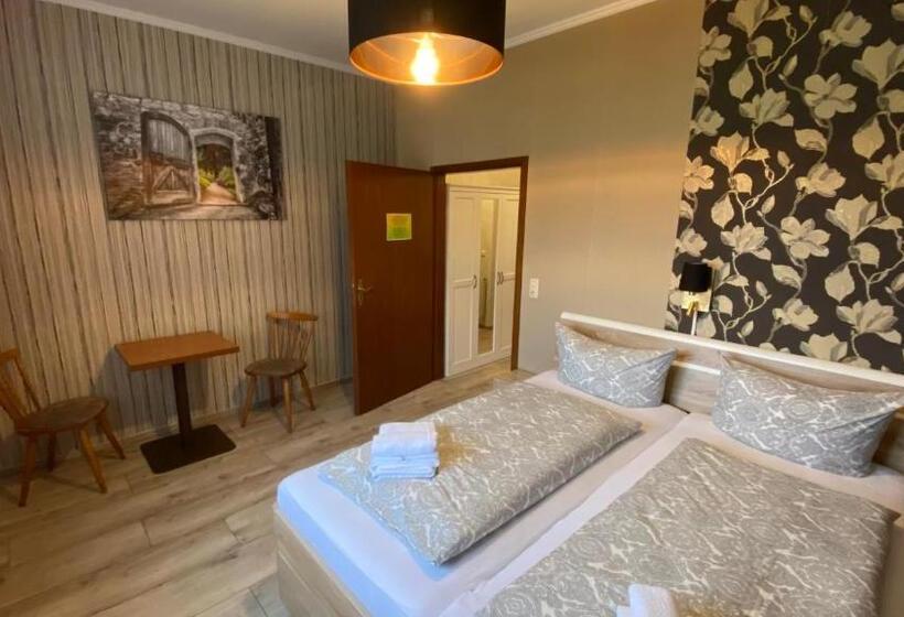 Номер Стандарт, Schröder S Motel