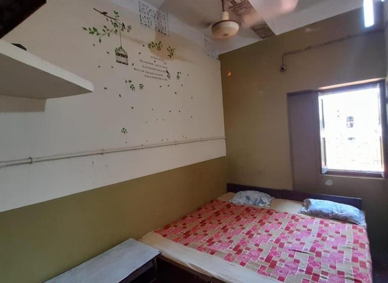 اتاق استاندارد, Rupak Rest House ,call 79031 58122 !near Deoghar Baba Mandir