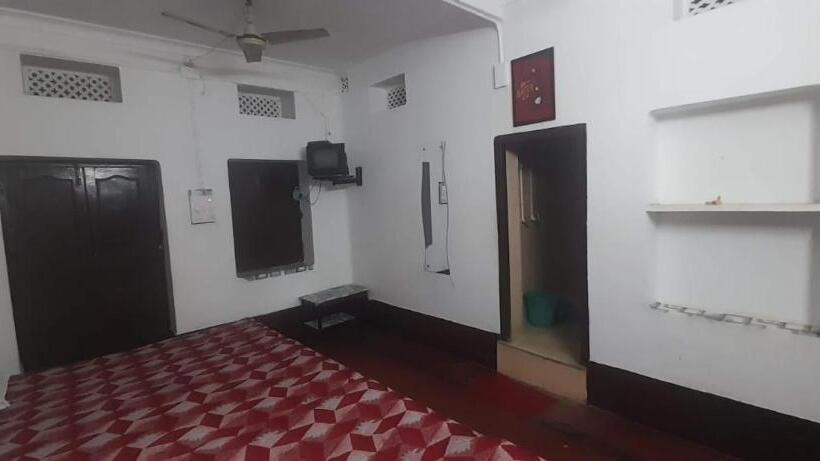 اتاق خانوادگی, Rupak Rest House ,call 79031 58122 !near Deoghar Baba Mandir