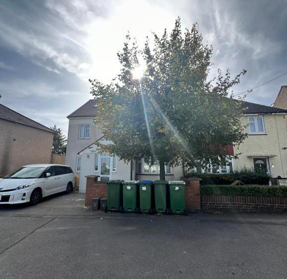 Номер Deluxe, Luxury Ensuite Studio In Crayford Dartford Bexley London With Full Kitchen And Side Garden Alleyway