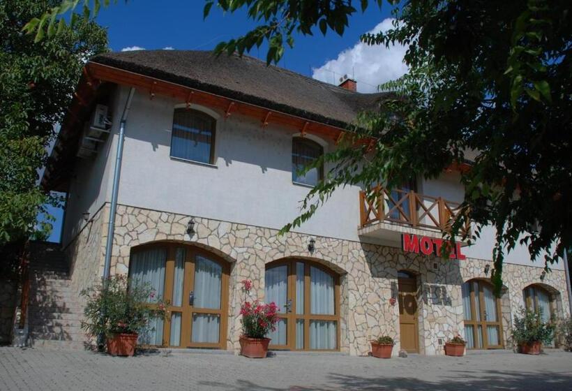 Номер Стандарт Трехместный, Tekergő Motel és étterem