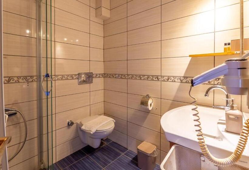 اتاق استاندارد سه نفره, Nest Gunay Otel