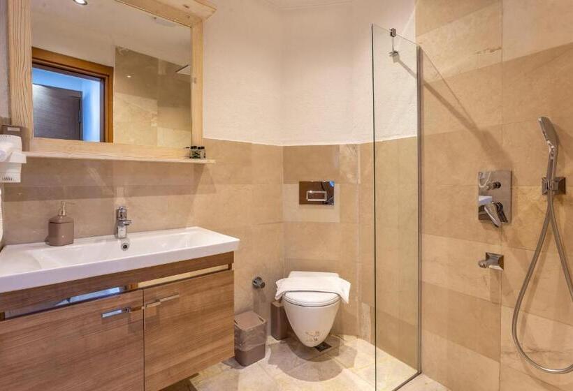 اتاق استاندارد سه نفره, Nest Gunay Otel