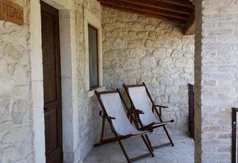 带阳台的三人标准间, Agriturismo Borgo San Martino