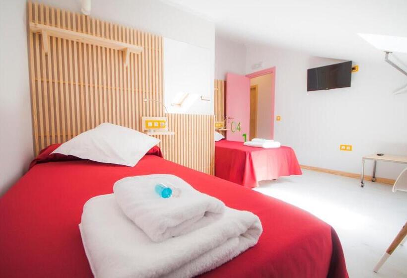 اتاق استاندارد چهار تخته, Pension Restaurante Casa Camiño