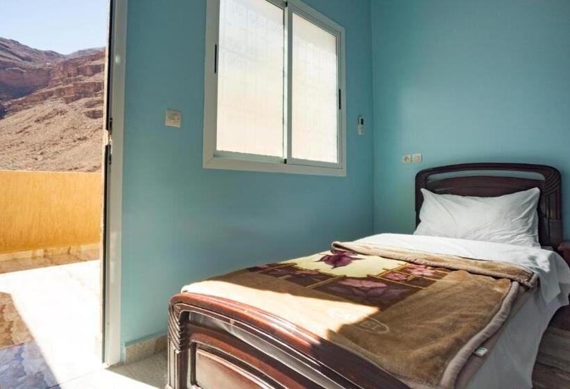 Chambre Triple Standard, Kasbah Hotel Camping Jurassique