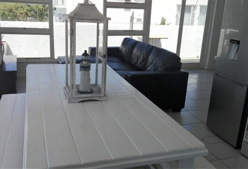 Семейный Номер, Saldanha Bay Lodge