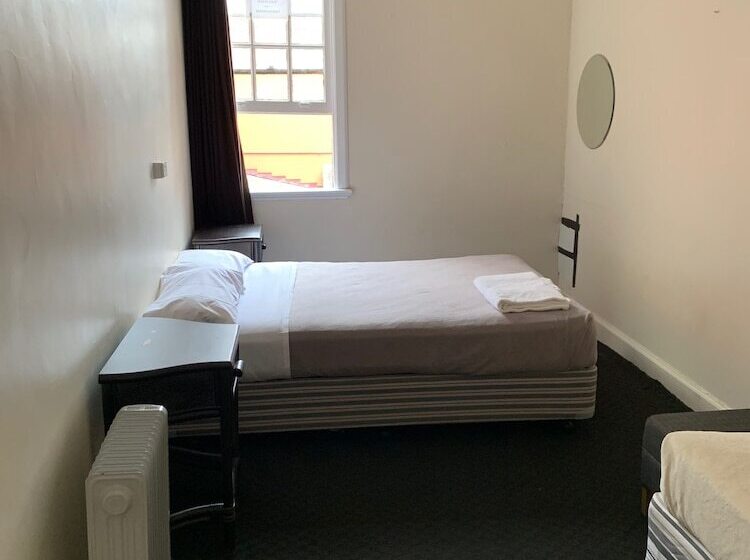 Четырехместный Номер Стандарт, National Hotel Toowoomba
