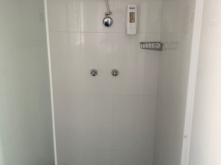 Quarto Quádruplo Estandar, National Hotel Toowoomba