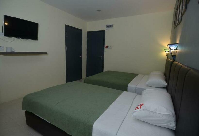 Quarto Familiar, Kuok Pin