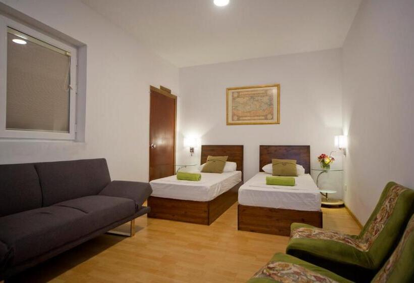اتاق استاندارد با سرویس بهداشتی مشترک, Marco Polo Party Hostel