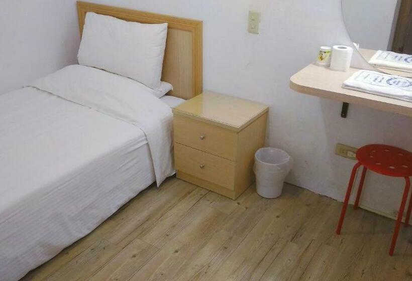 اتاق استاندارد یک نفره, Chia Rong Hostel