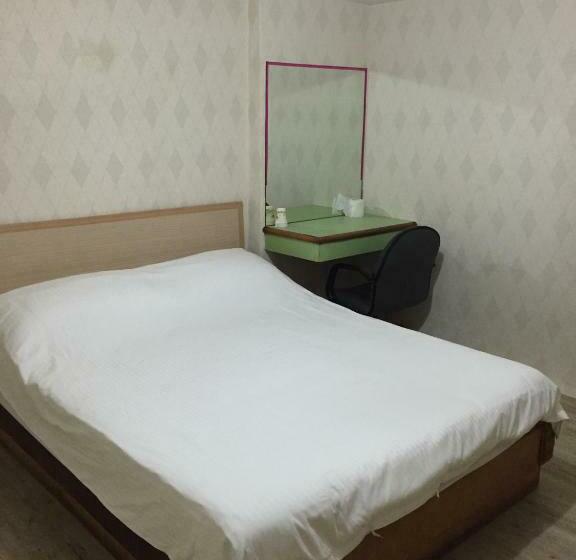 اتاق استاندارد یک نفره, Chia Rong Hostel