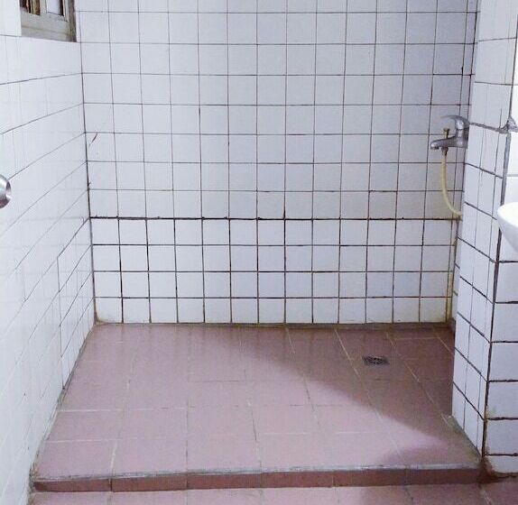 اتاق استاندارد یک نفره, Chia Rong Hostel