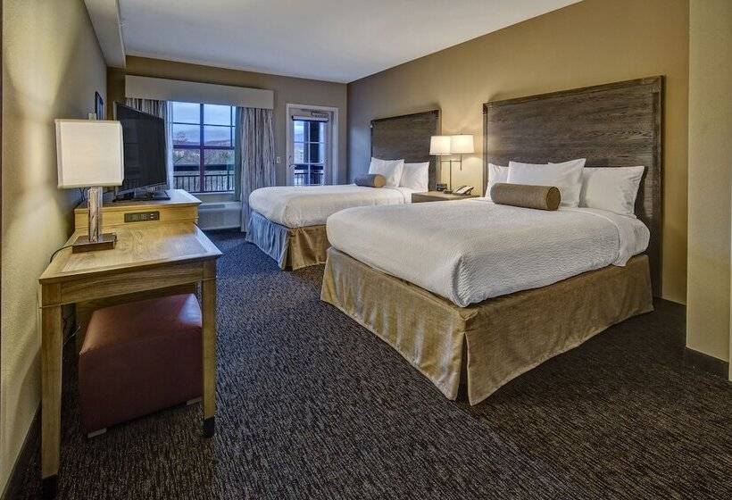 带2个双人床的标准工作室, Black Fox Lodge Pigeon Forge, Tapestry Collection By Hilton
