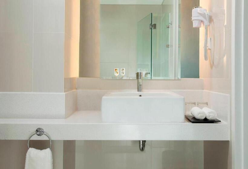 חדר דחוקס עם מיטת קינג, Fairfield By Marriott Surabaya