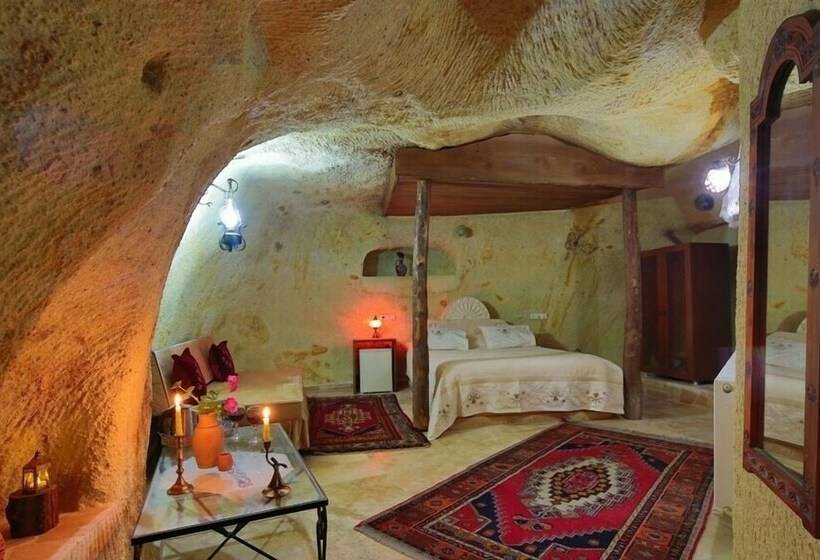 자쿠지 스위트, Jerveni Cave