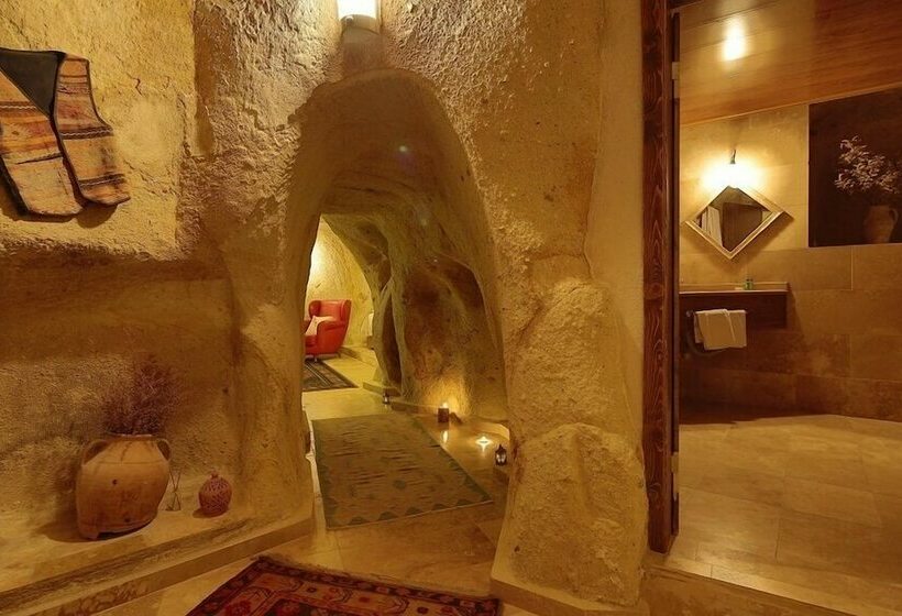 자쿠지 스위트, Jerveni Cave