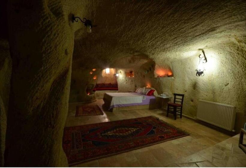 자쿠지 스위트, Jerveni Cave