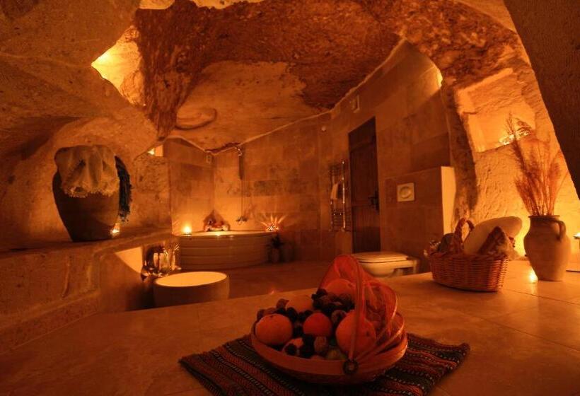 자쿠지 스위트, Jerveni Cave