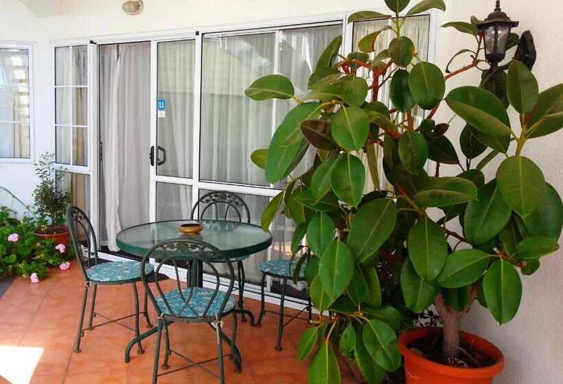 Дом 4 Спальни, Riverlodge Motel
