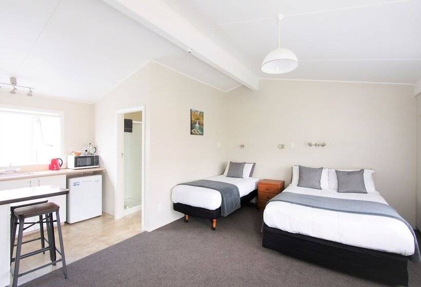Студия Стандарт, Riverlodge Motel