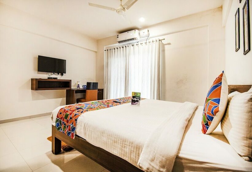 디럭스 룸, Fabhotel Oakwoods Serai