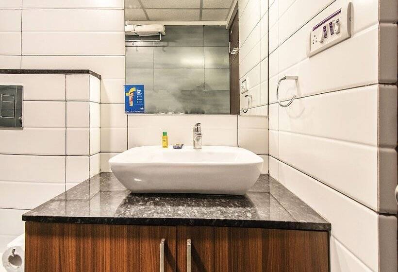 스위트, Fabhotel Oakwoods Serai