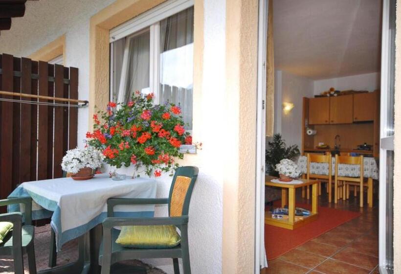 سوییت, La Roche Hotel Appartments