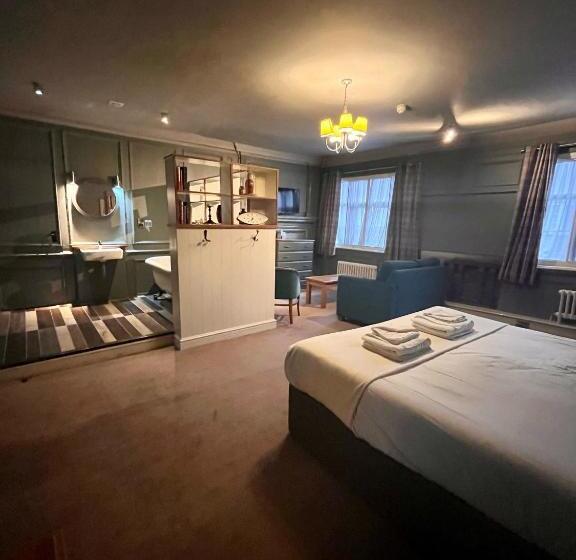 اتاق سوپریور خانوادگی, The Ostrich Inn Colnbrook London Heathrow