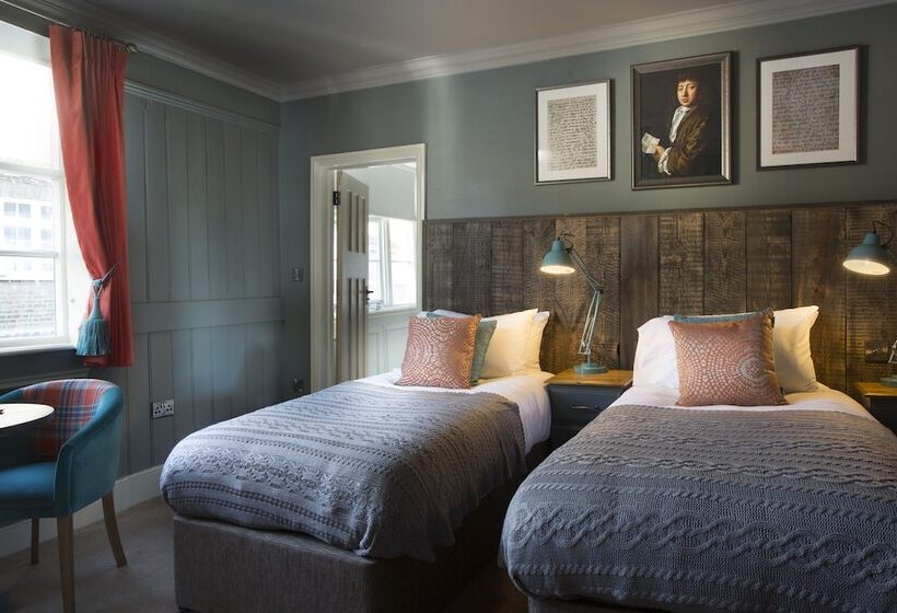 اتاق سوپریور, The Ostrich Inn Colnbrook London Heathrow