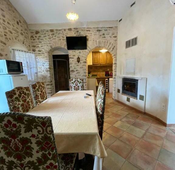 Дом 2 Спальни, Le Fenouillet Cottage Proche Des Grands Buffets