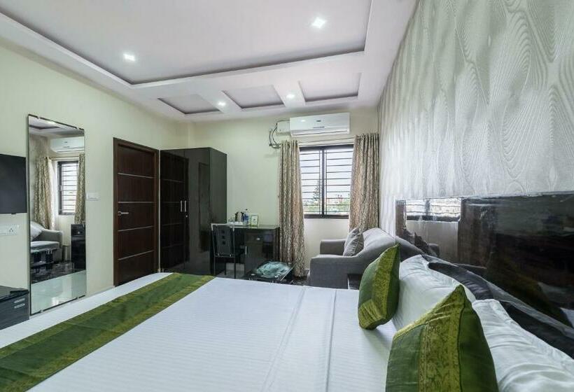 Номер Deluxe, Treebo Greenwood Premier Suites, Old Airport Road