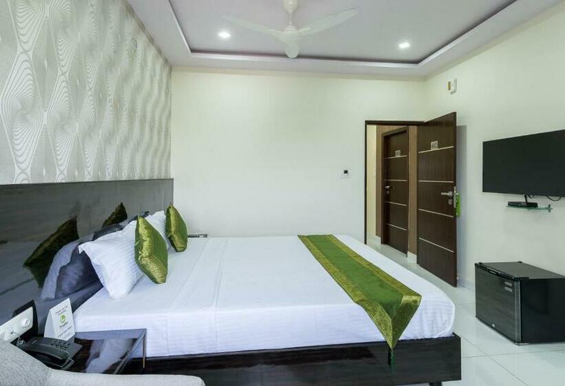 Номер Deluxe, Treebo Greenwood Premier Suites, Old Airport Road