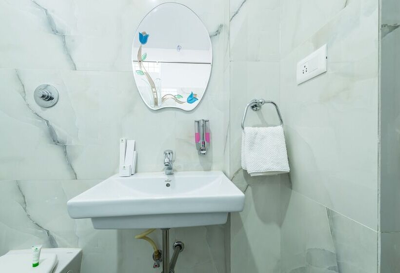 Номер Стандарт, Treebo Greenwood Premier Suites, Old Airport Road