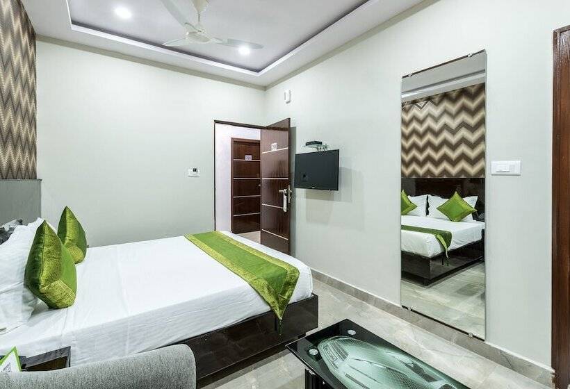 Номер Стандарт, Treebo Greenwood Premier Suites, Old Airport Road