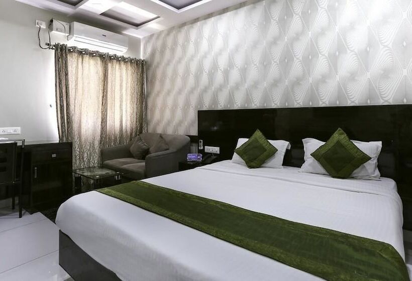 Номер Deluxe, Treebo Greenwood Premier Suites, Old Airport Road