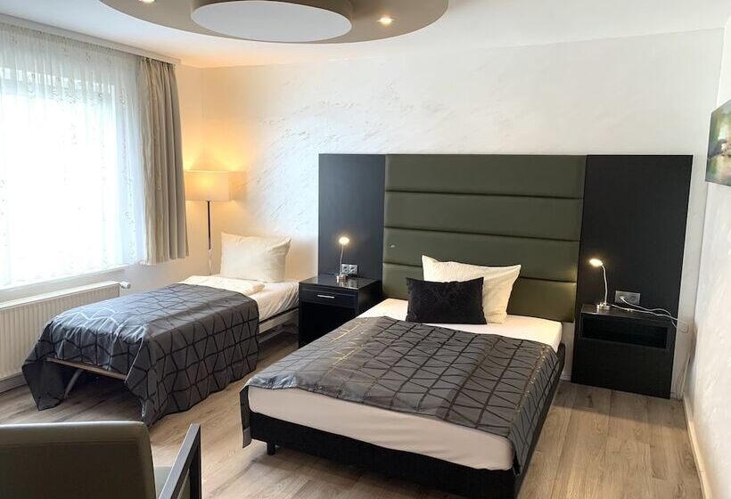 Семейный Номер, Boutique Hotel Goldene Henne