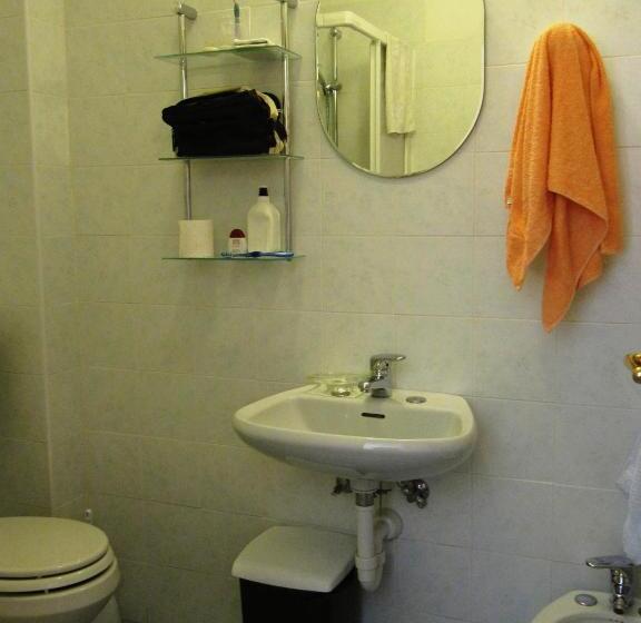 家庭间, Albergo Eden