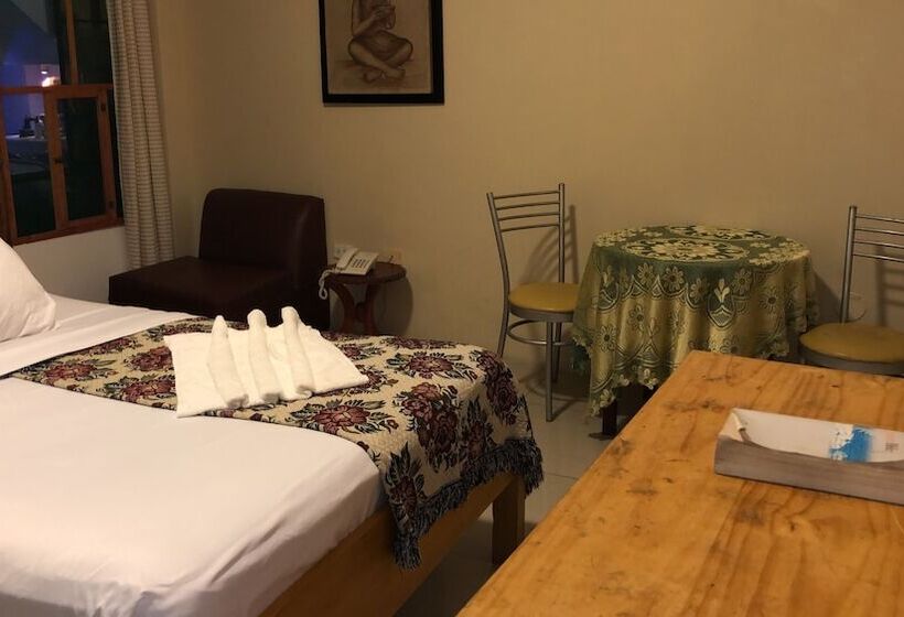 高级大房间, La Casona