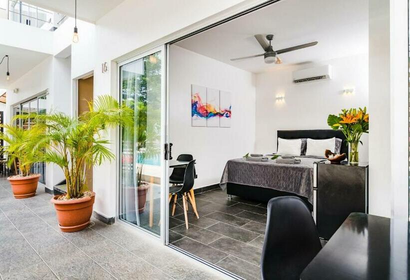 Quarto Premium Vista Piscina, In The Shade Hotel   Coworking   300mbit   Adults Only