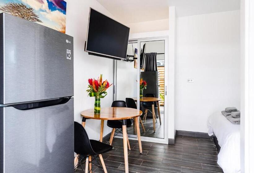 Студия Deluxe, In The Shade Hotel   Coworking   300mbit   Adults Only