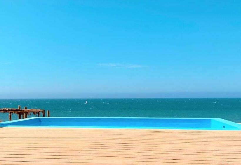 بانگلوی لوکس, La Playa