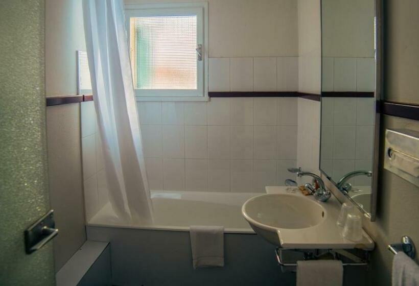 اتاق استاندارد با چشم‌انداز, Hôtel Arbois Bettex
