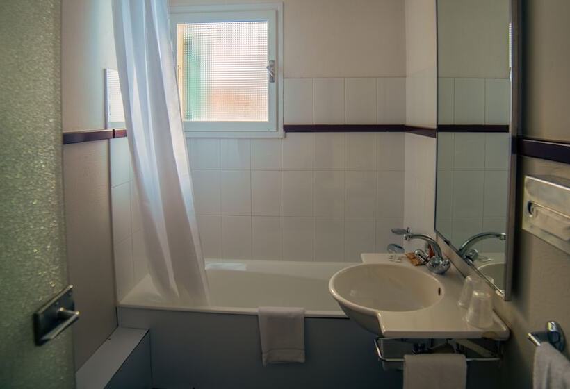 اتاق استاندارد با چشم‌انداز, Hôtel Arbois Bettex
