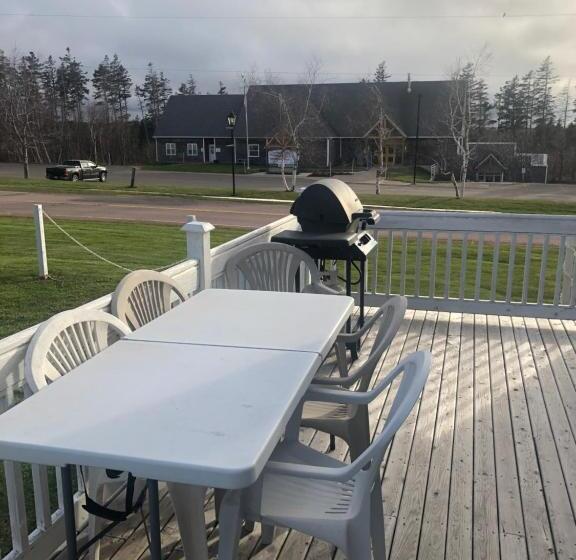 带3个卧室的公寓, The Cavendish Motel